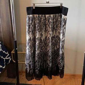 Pleated midi skirt, size XL